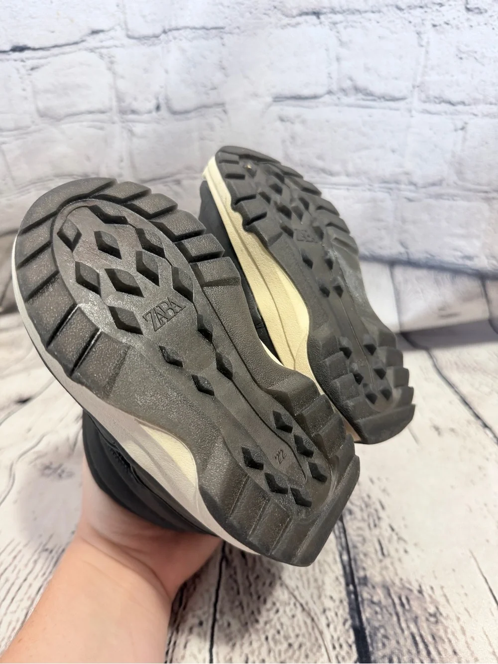 Zara Black Kids Snow Boots with Cream Trim